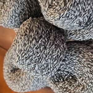 Lambswool black marl yarn